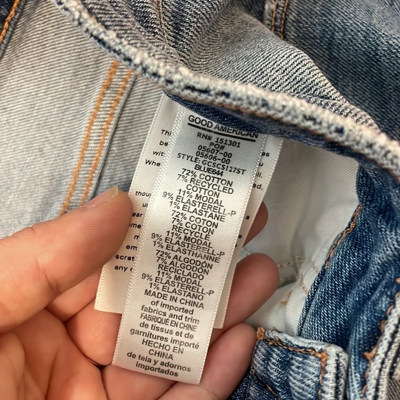 NWT Good American Cut-Off Short - Picture 4 of 5